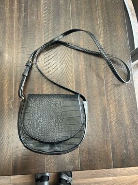 Black Faux Croc Crossbody Bag - Classic Women's Shoulder Bag